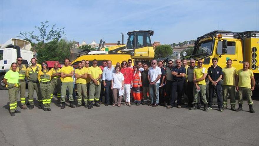 Vehículos y técnicos extremeños ayudan en la extinción del incendio de Portugal