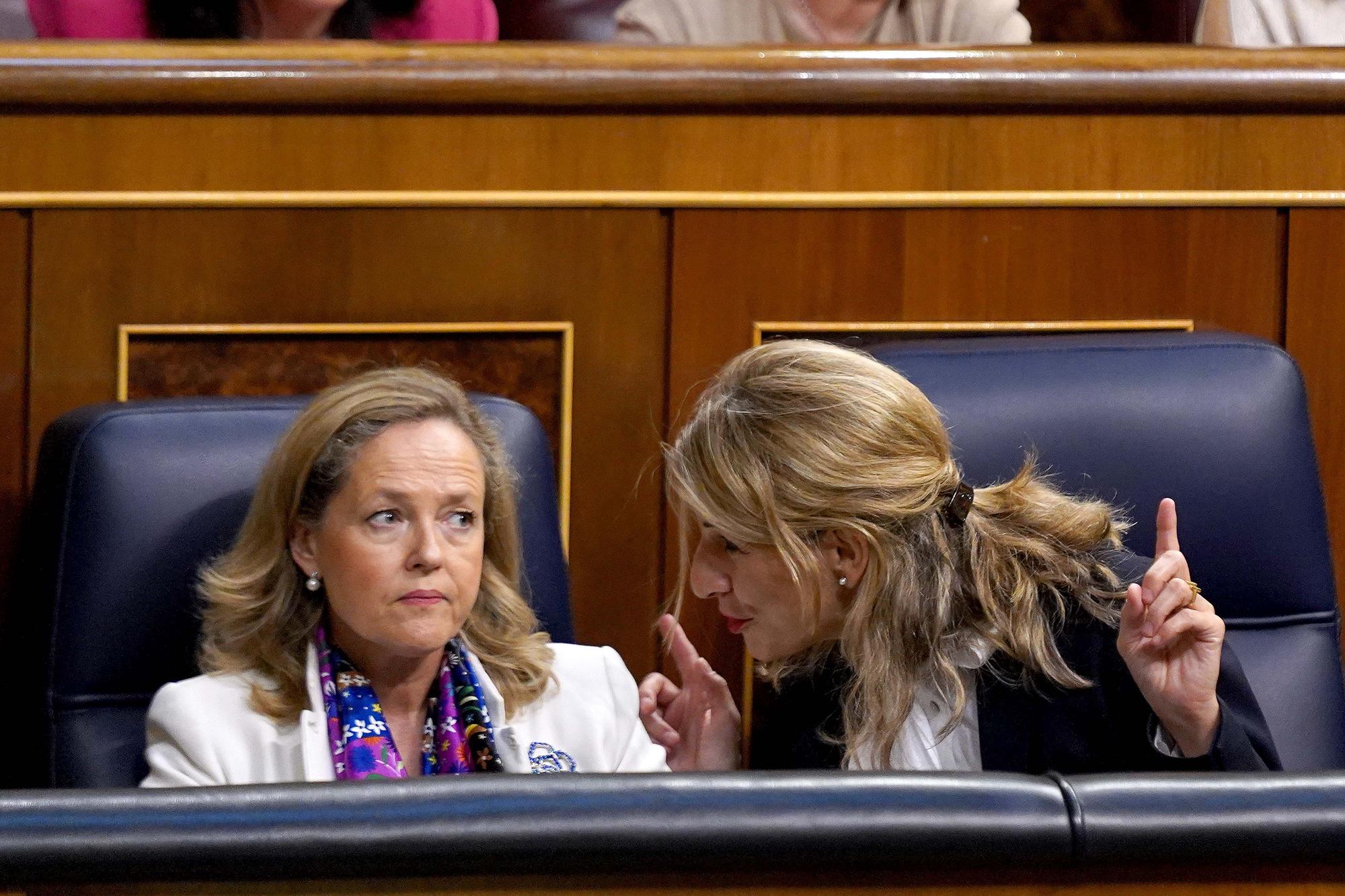 DAVID CASTRO MADRID 27-04-2022 POLITICA Nadia Calviño y Yolanda Diaz durante el Pleno del Congreso celebrado esta mañana . Imagen DAVID CASTRO