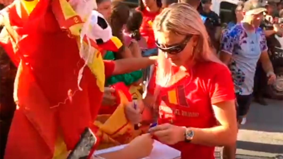 Así ha sido el recorrido del bus de la Selección Española de Fútbol Femenino por Ibiza