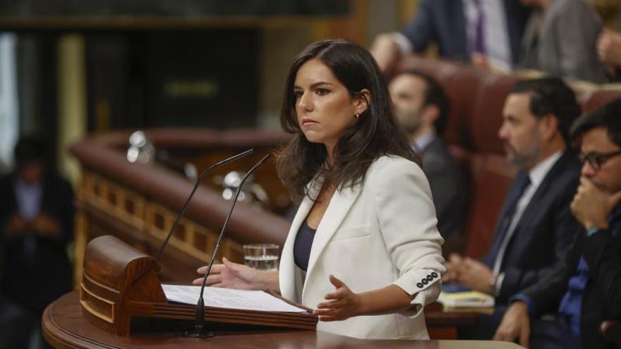 MADRID, 21/09/2023.- La portavoz de Vox, Pepa Millán, interviene durante el pleno de debate de las enmiendas presentadas por PP y Vox a la reforma del Reglamento que permitirá usar las lenguas cooficiales celebrada, este jueves, en el Congreso de los Diputados en Madrid. El Congreso zanja este jueves la implantación definitiva del uso de las lenguas cooficiales en toda la actividad parlamentaria al rechazar previsiblemente con mayoría absoluta las dos enmiendas a la totalidad, del PP y de Vox, que se debatirán en el pleno. EFE/ Juan Carlos Hidalgo