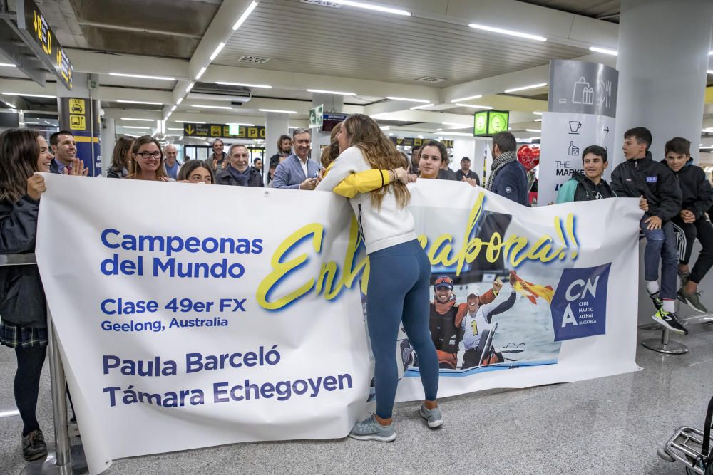 Recibimiento a Paula Barceló, tras proclamarse campeona del mundo en 49er FX