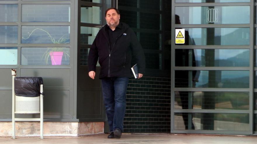 Oriol Junqueras sortint de la presó