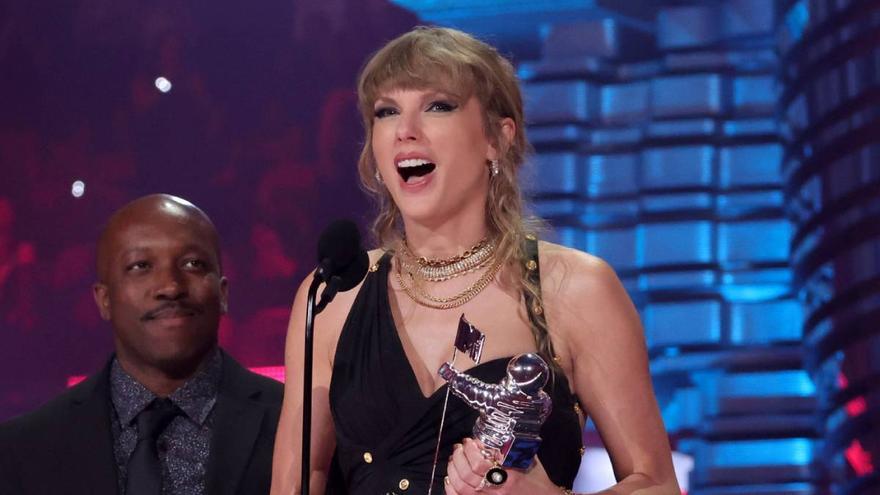 El último acosador de Taylor Swift la lía y es sometido a revisión psicológica