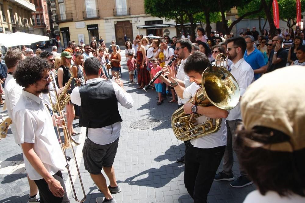 Música balcánica en el centro de Murcia