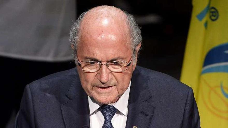 Blatter, durante una intervención ante la asamblea de la FIFA. // Efe