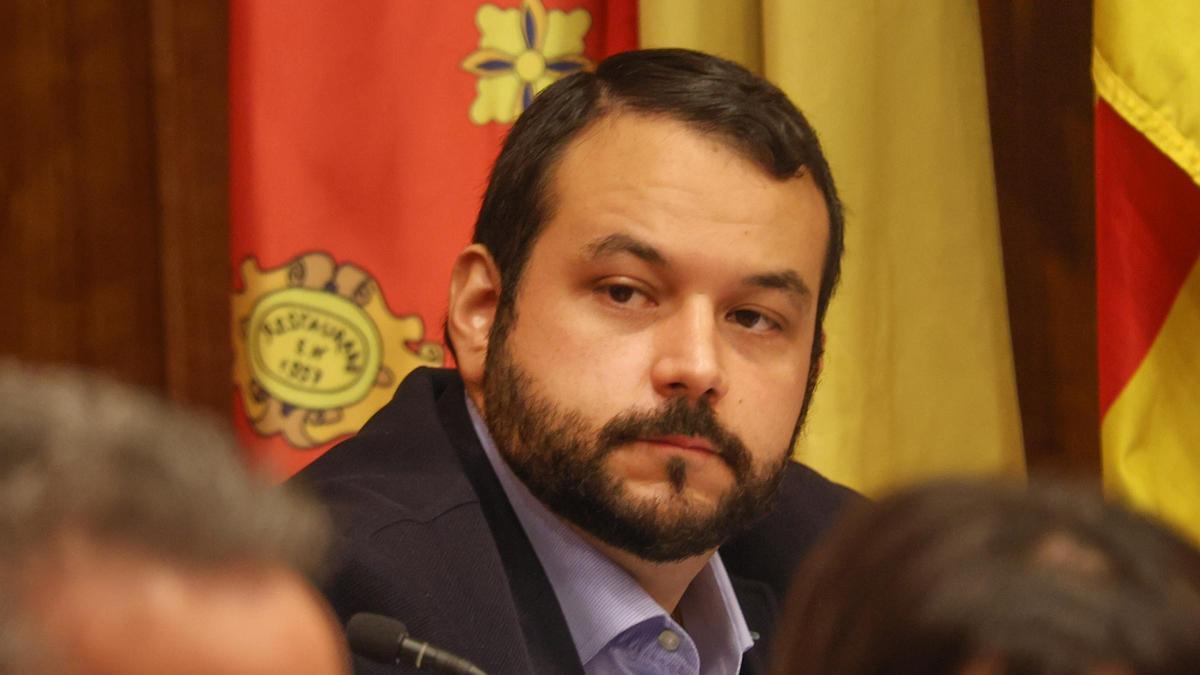 Gonzalo Montoya, concejal de Cultura y Turismo de Orihuela, en el pleno