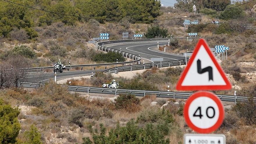 Detenido un conductor de 22 años sin carnet y con positivo en drogas por atropellar a dos ciclistas en Orihuela