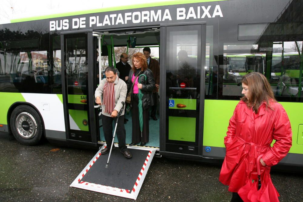 Primeros buses con rampa electrónica en 2005.