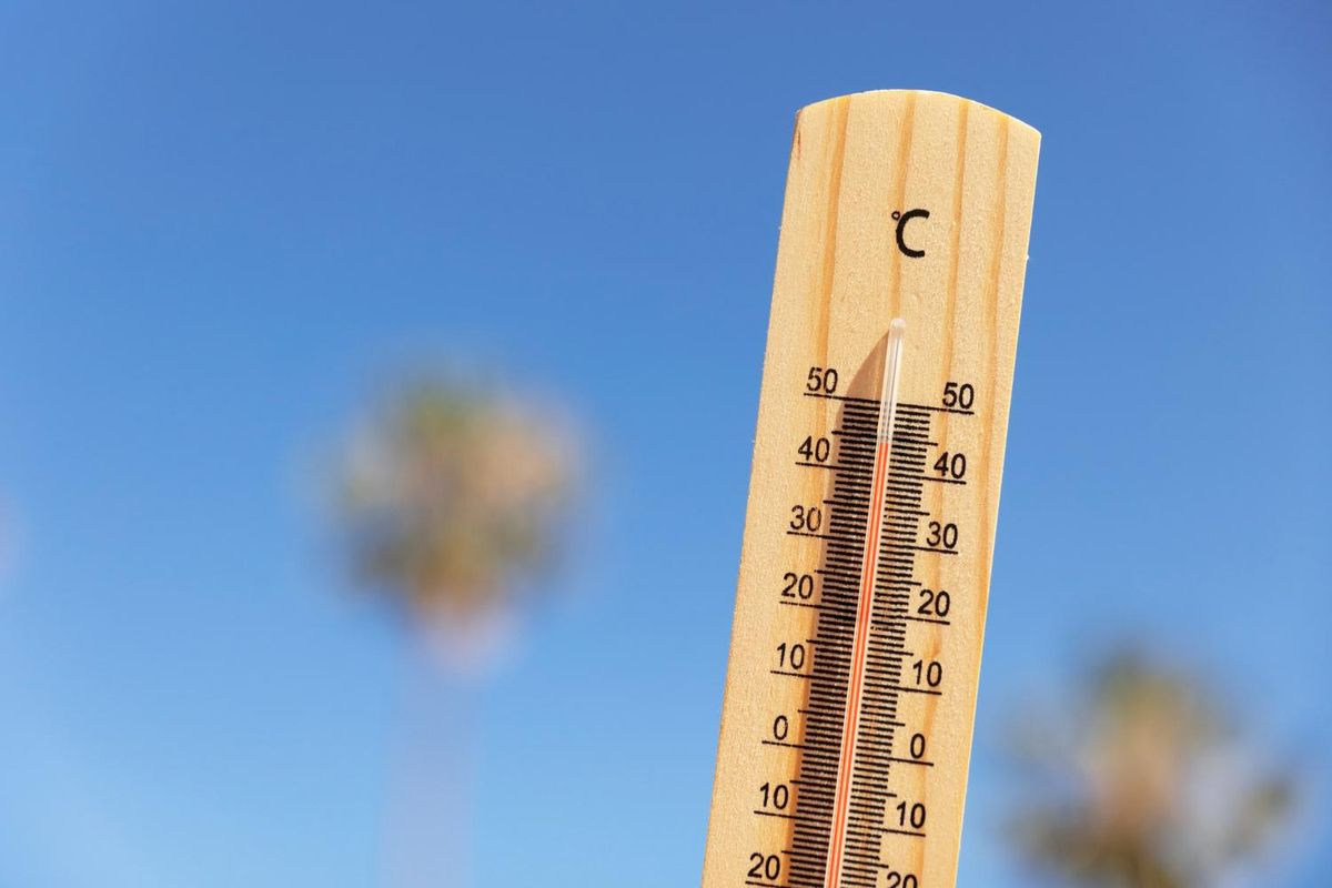 Imagen de archico de un termómetro alcanzando altas temperaturas.