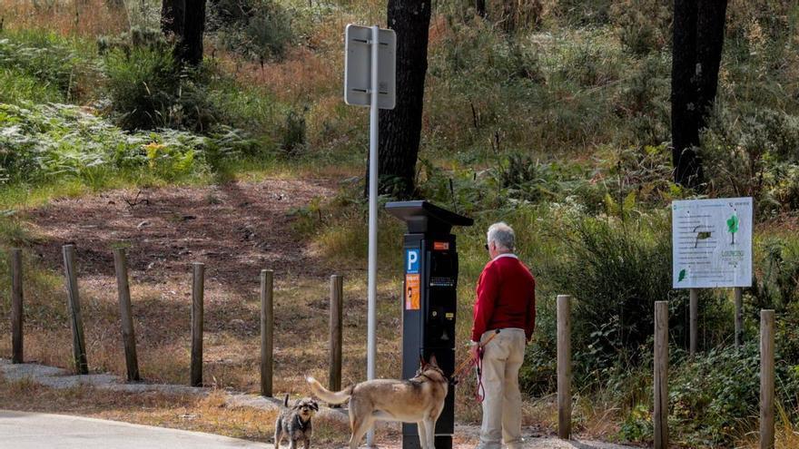 Arousa adopta medidas para evitar el caos viario en las playas