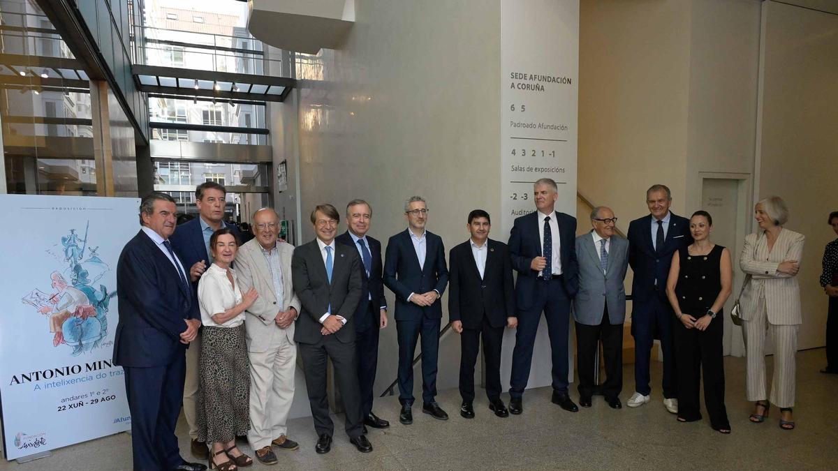 Presentación del Anuario 2026 del Foro Económico, en A Coruña, con el ministro de Hacienda, el conselleiro de Facenda y el delegado del Gobierno.