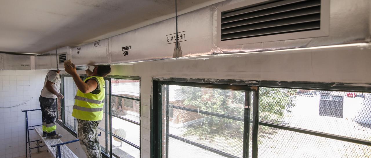 Obras aire acondicionado en un colegio de Córdoba.