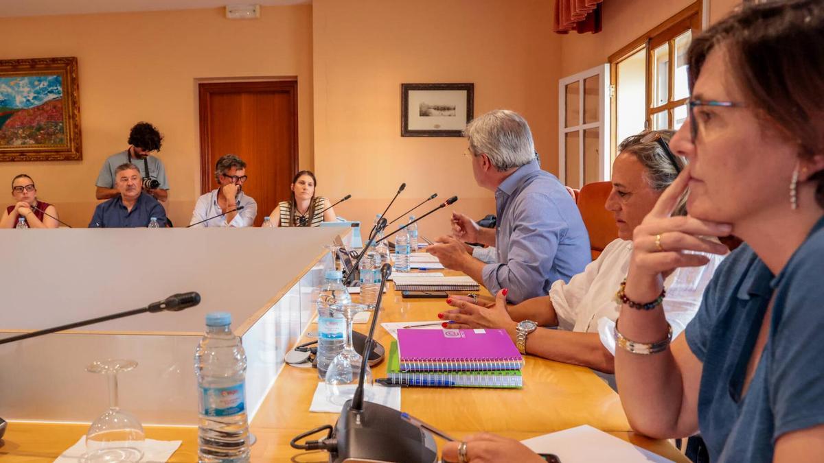 Representantes del PSOE y del PP meco, en un pleno.