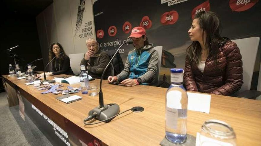 De izquierda a derecha, Susana Cima, Juan Rionda, Santiago Obaya y María del Castillo, ayer en el Club Prensa Asturiana.