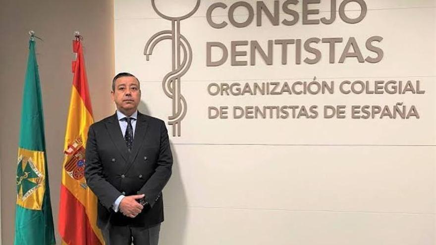 El murciano Óscar Castro, reelegido presidente del Consejo General de Dentistas
