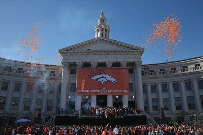 El espectacular recibimiento a los Broncos en Denver