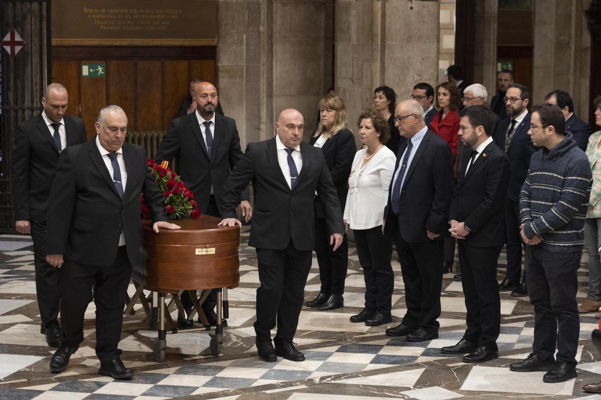 El Palau de la Generalitat acoge este martes la capilla ardiente de Josep Maria Espinàs