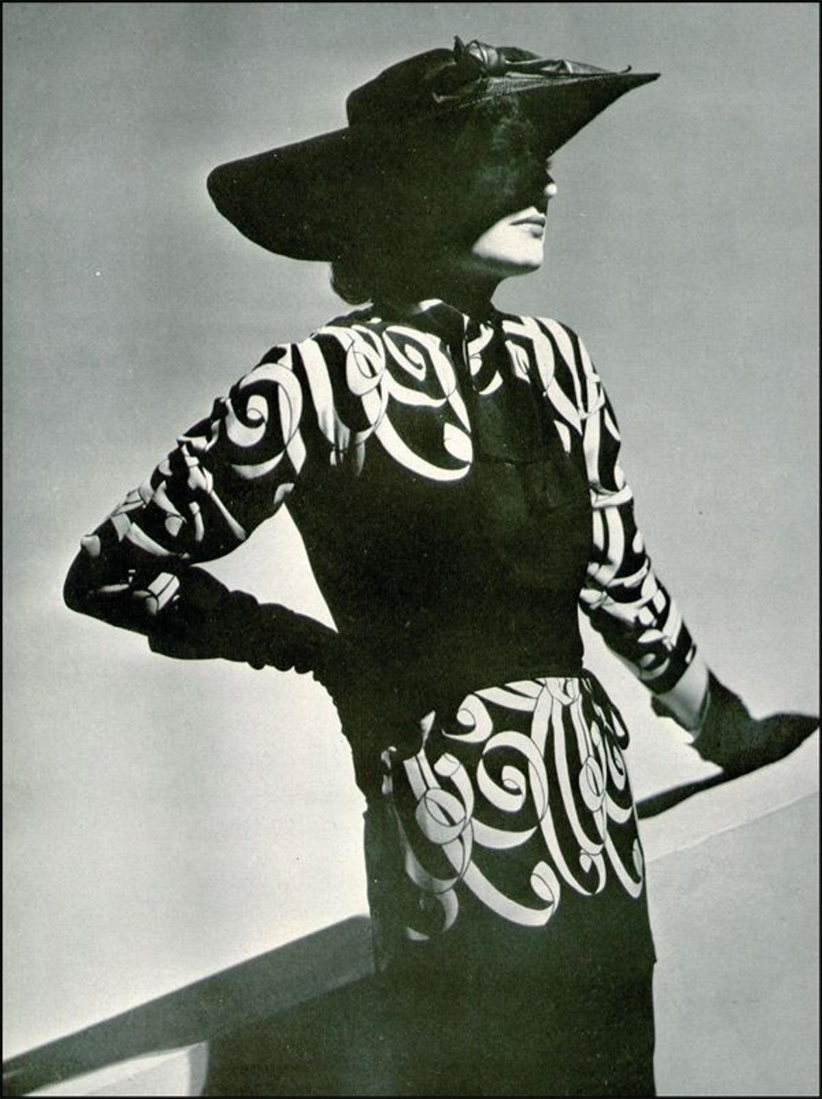 BLANCO Y NEGRO: Vestido de1938, de su segunda colecciónpresentada en París. L’Officiel.