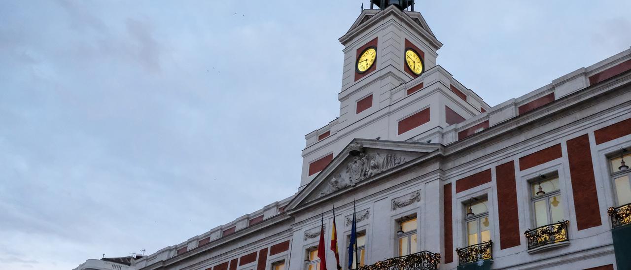 Reloj de la Puerta del Sol o Reloj de Gobernación en lo alto de la Casa de Correos