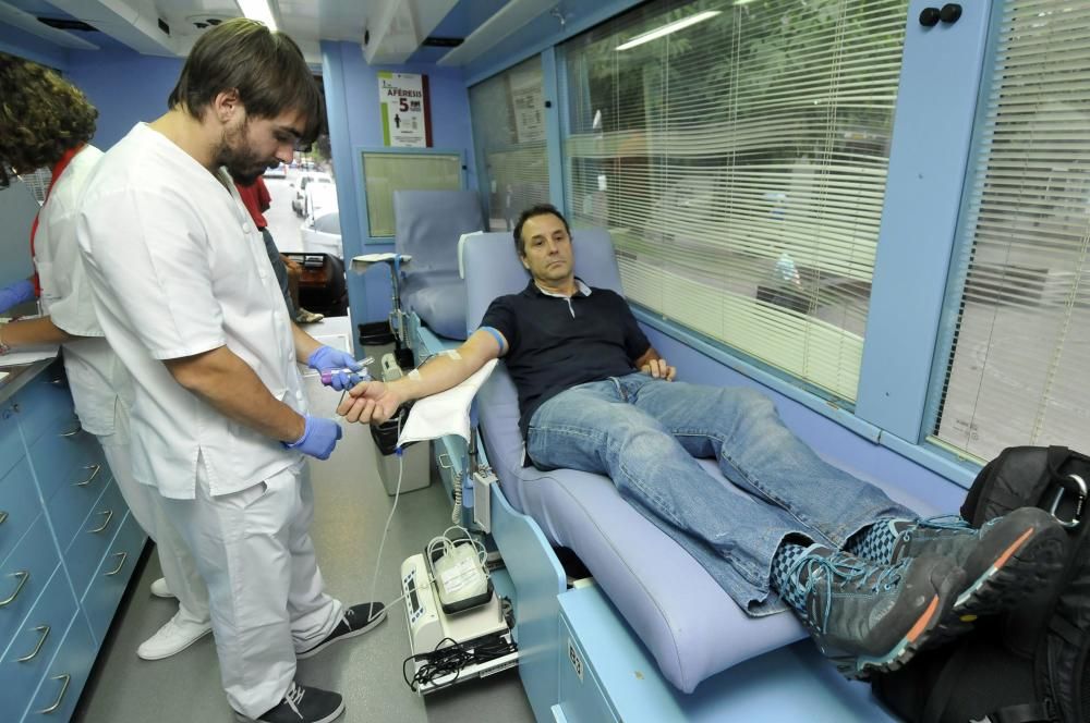 Autobús de donación de sangre y médula ósea