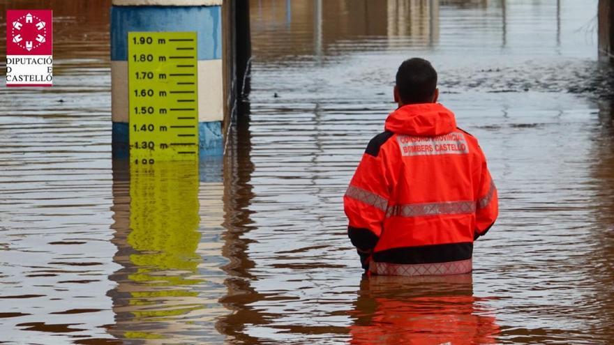 Rescatan a una mujer atrapada en su vehículo en Nules por las fuertes precipitaciones