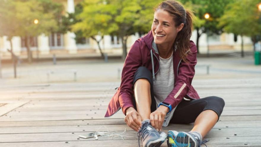 Caminata del gorila: la tendencia que está arrasando entre las mujeres de 50 para perder peso y ganar músculo