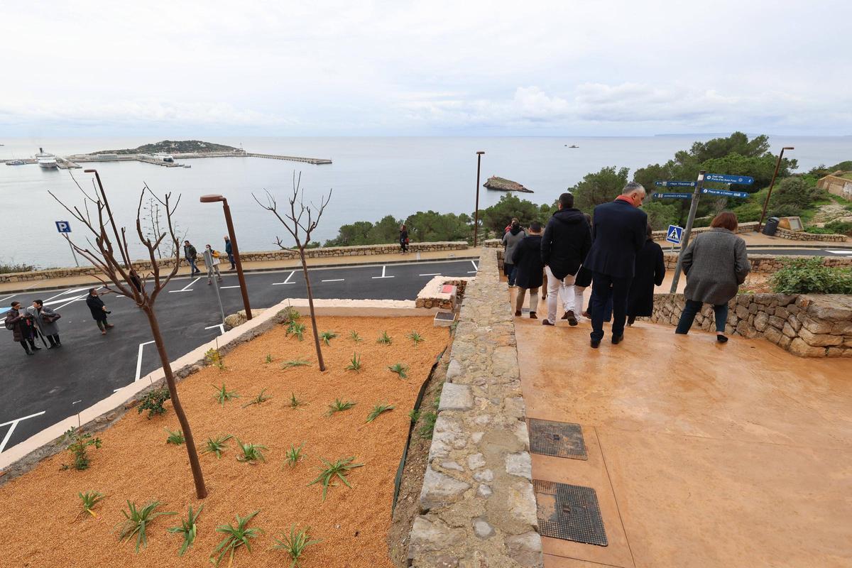 Las fotos de la inauguración del paseo de acceso al Parador de Ibiza es Soto