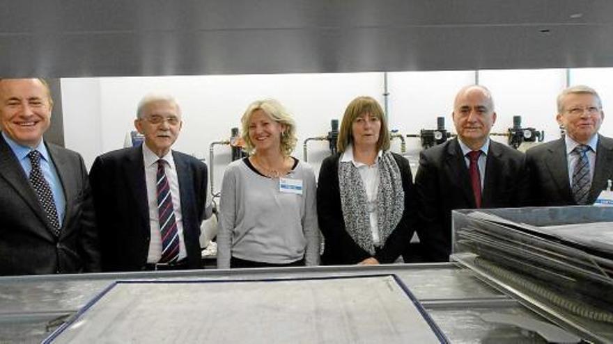 Santasusana, Prado, De Llorens, Argelaguet, Martínez i Sinca en un laboratori del CTM-Eurecat, ahir