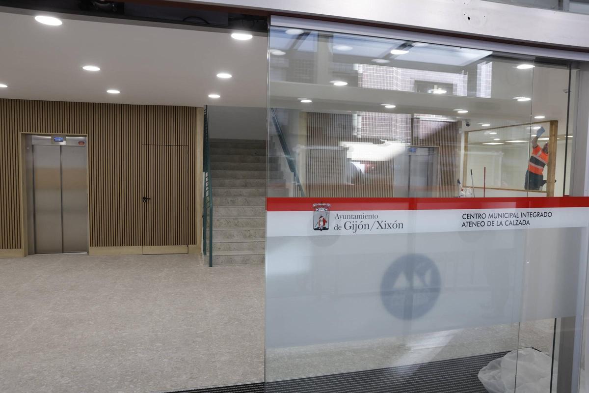 Entrada al Ateneo de La Calzada, donde tendrá lugar el evento.