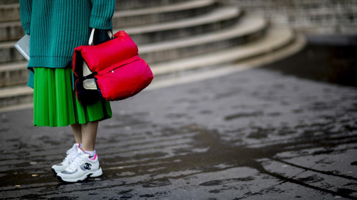 Deportivas futuristas en el 'street style' de la Semana de la Moda de París