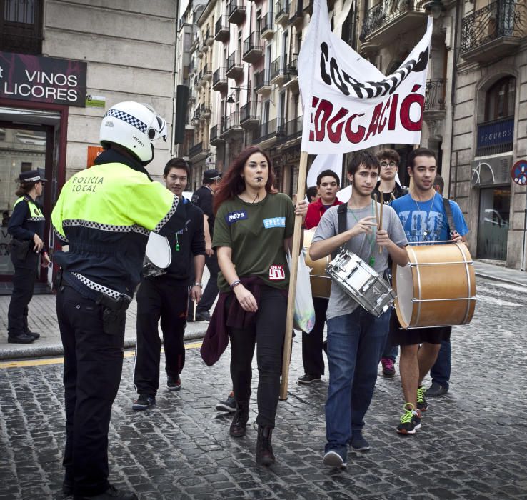 Concentración en Alcoy contra las reválidas