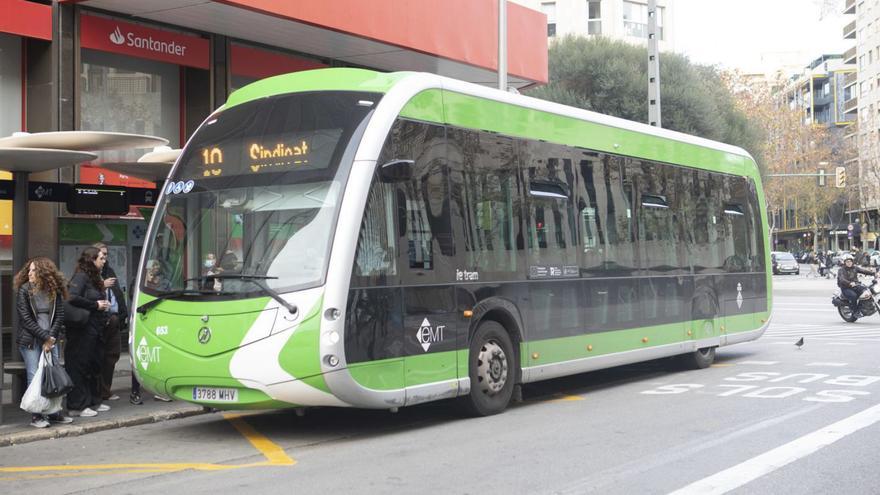 Uno de los autobuses eléctricos Irizar que circulan por Palma. | ENRIQUE CALVO
