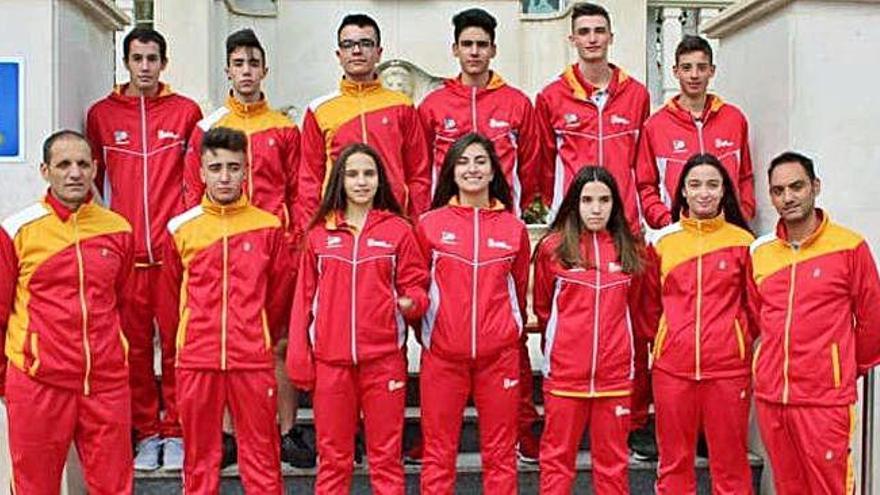 El equipo de la selección de Castilla y León con los deportistas del CT Benavente Quesos El Pastor.