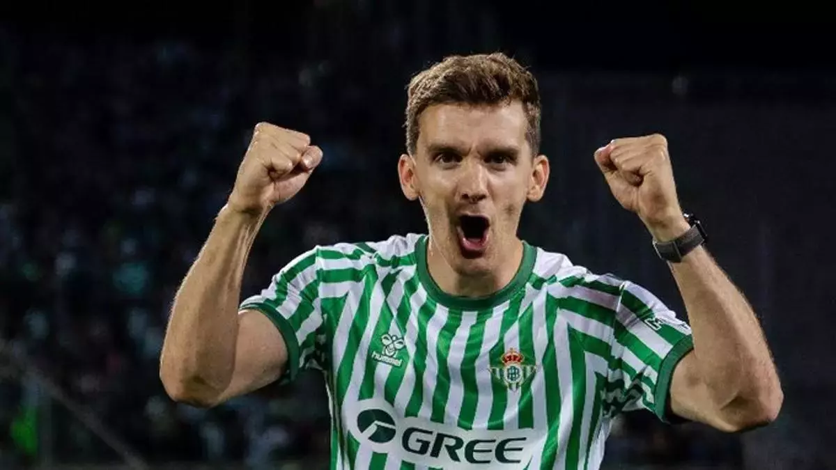 El Real Betis jugar芍 con una camiseta especial la final de la Conference ante el Chelsea, que ya se puede comprar
