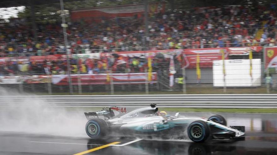 Lewis Hamilton luce su récord de ‘poles’ en casa de Ferrari