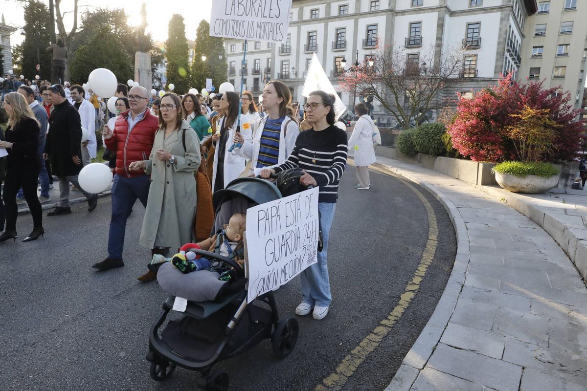 Así fue la manifestación de los médicos asturianos en Oviedo