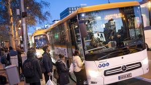 Usuarios del transporte público en Barcelona.
