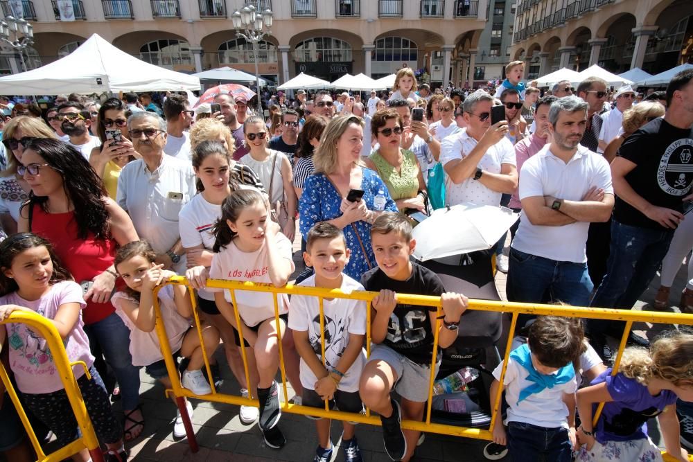 Traca y suelta de globos en las fiestas de Elda