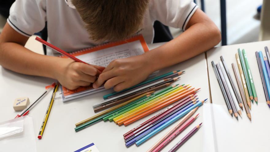 Nerja incrementa las ayudas de emergencia social para la compra de material escolar