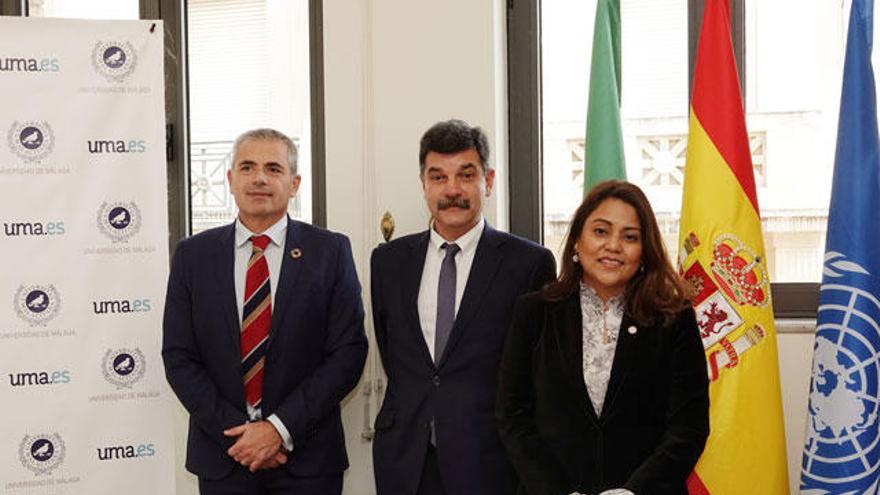 Julio Andrade, Gaspar Garrote y Estrella Merlos, durante la presentación del Máster en Gestión del Turismo Cultural y Desarrollo Local.