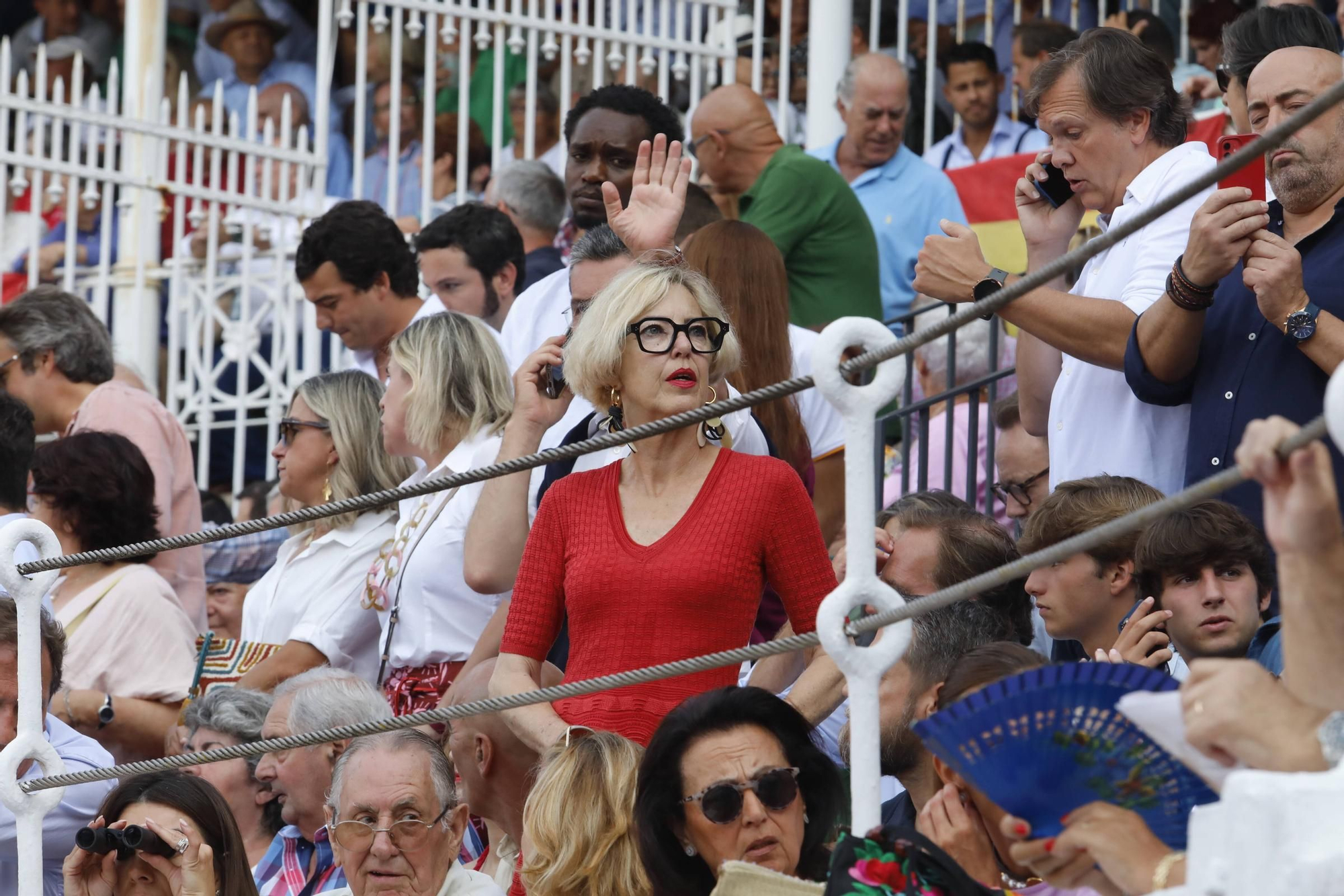 De Espinosa de los Monteros a Esperanza Aguirre: el ambiente en la plaza de toros de Gijón, en imágenes