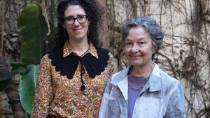 Las autoras de la edición ilustrada de Pedra de tartera, Maria Barbal y Áurea López, en la Casa del Libro.