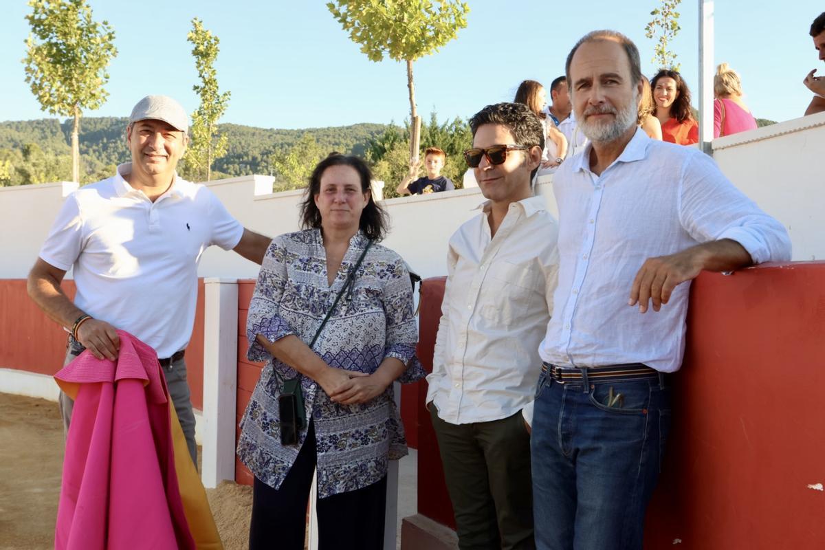 Vicente Barrera y Pepín Líria invitados de lujo en la ganadería de Paco Martí Vicente Barrera y Pepín Líria invitados de lujo en la ganadería de Paco Martí
