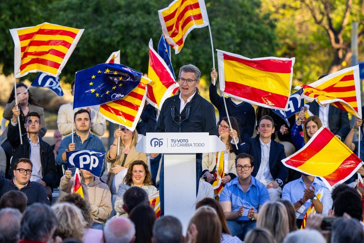 Acto cierre de campaña del PPC con el presidente del PP, Alberto Núñez Feijóo Acto cierre de campaña del PPC con el presidente del PP, Alberto Núñez Feijóo