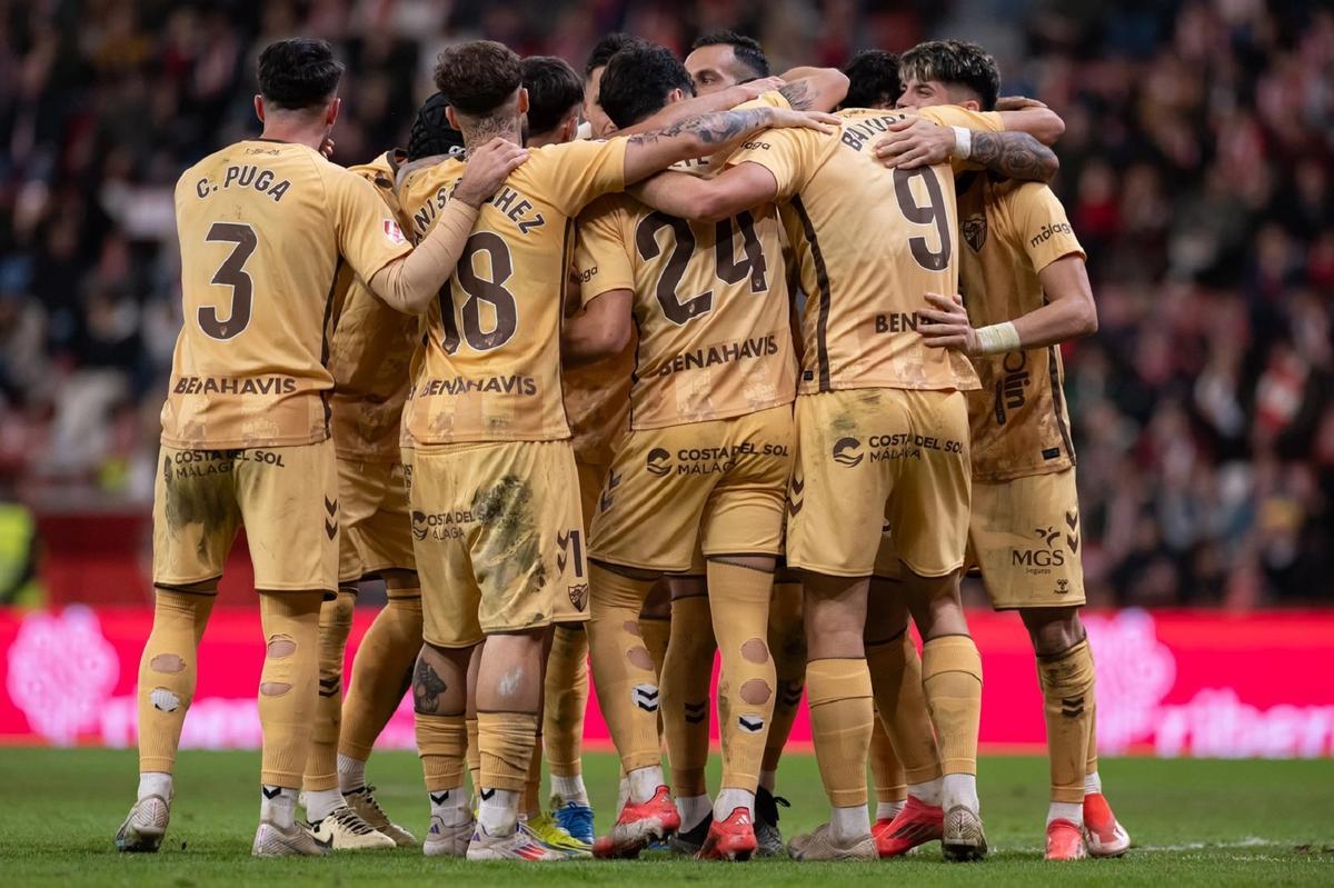 El Málaga CF firmó en Gijón su primera victoria a domicilio.