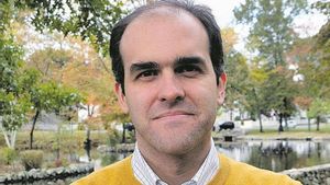 El multipremiado profesor Eduardo Dávila.