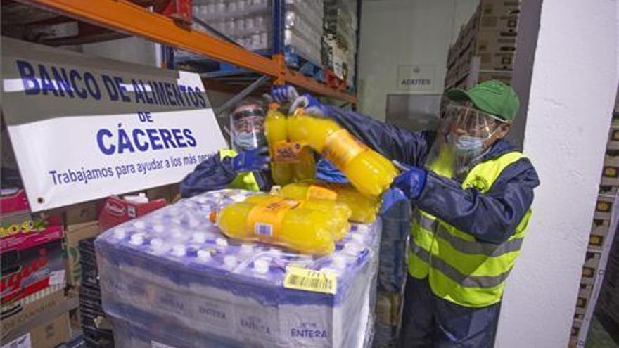 Cáceres sigue dando de comer