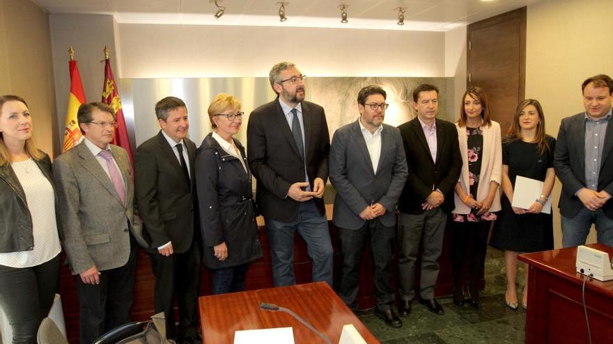 Sin acuerdo en la primera reunión entre el PP y C&#039;S para investir a Miras