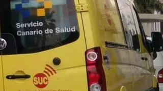 Un ciclista herido tras colisionar contra una guagua