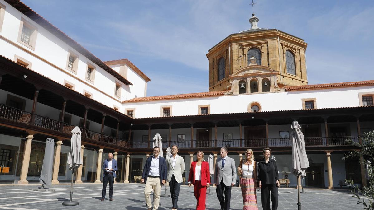El hotel de la Reconquista de Oviedo estrena nueva imagen, tras tres años de obras sin cerrar ni un solo día: fachadas y cubiertas restauradas, mejor aislamiento y protección contra incendios